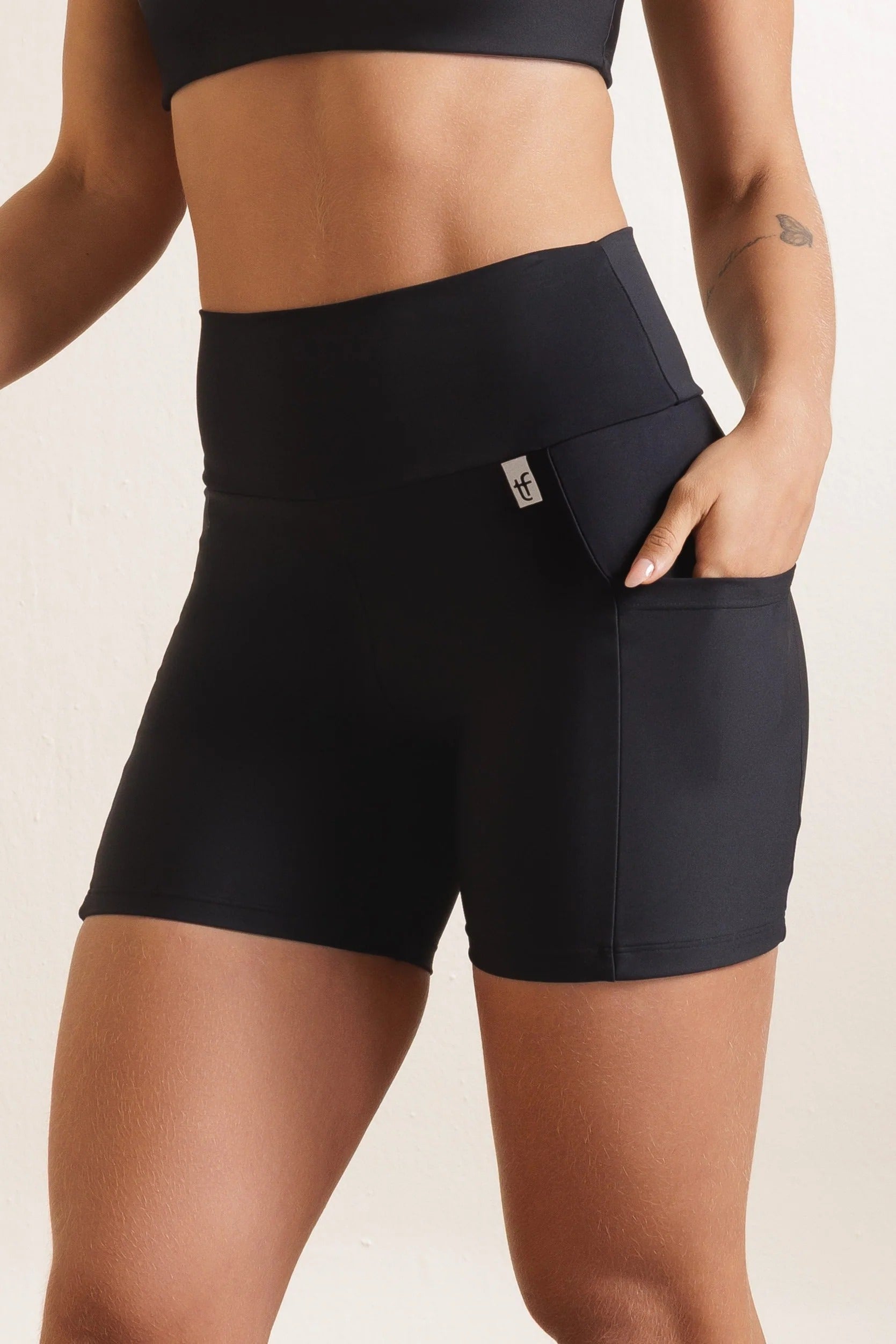 Short Básico com Bolsos Action Thais Ferreira